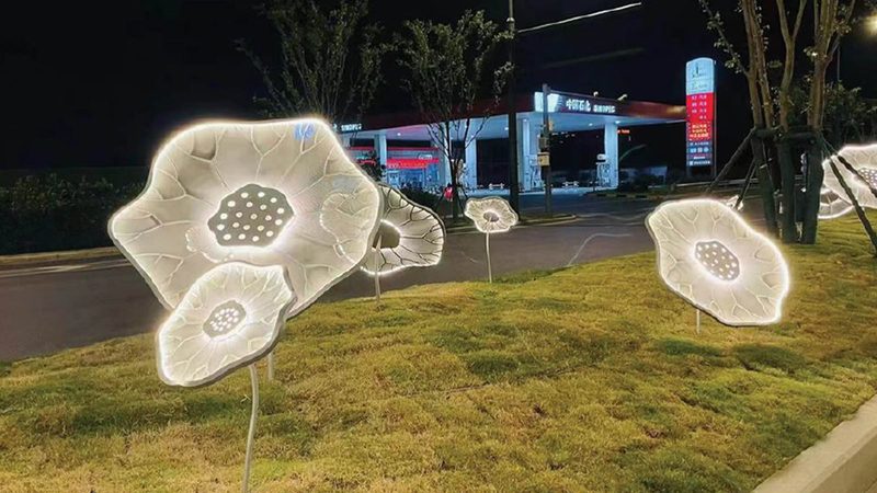 成都阳台吊顶线条灯定制：如何打造时尚与实用的照明空间